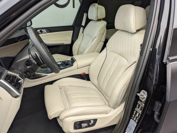 2025 BMW X7 40i I (G07) Рестайлинг, чёрный, 15300000 рублей - вид 9
