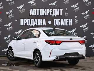 2021 Kia Rio IV Рестайлинг, белый, 1160000 рублей, вид 5