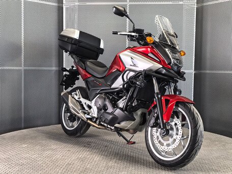 2017 Honda NC 750X, красный, 755000 рублей, вид 2
