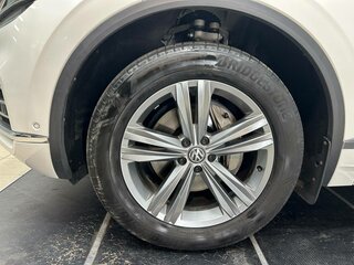 2018 Volkswagen Touareg III, белый, 3875000 рублей, вид 5