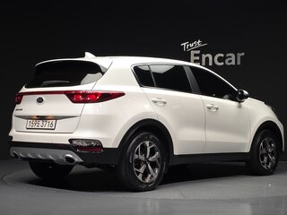 2021 Kia Sportage IV Рестайлинг, белый, 1900000 рублей, вид 2