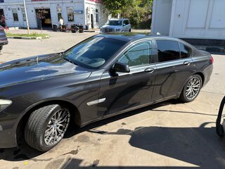 2010 BMW 7 серии 750i xDrive V (F01/F02/F04), чёрный, 1500000 рублей, вид 2