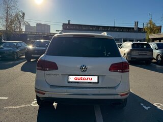 2016 Volkswagen Touareg II Рестайлинг, белый, 3200000 рублей, вид 4