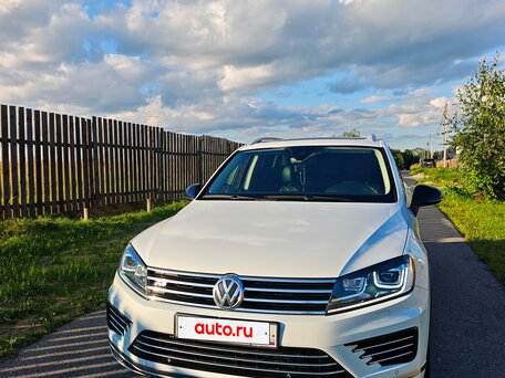 2016 Volkswagen Touareg II Рестайлинг, белый, 2800000 рублей, вид 2