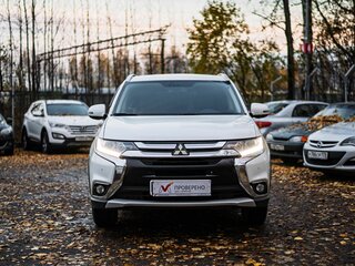 2015 Mitsubishi Outlander III Рестайлинг 2, белый, 1625000 рублей, вид 3