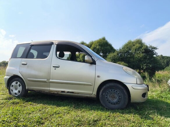 2004 Toyota FunCargo, золотистый - вид 4