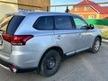 2018 Mitsubishi Outlander III Рестайлинг 3, серебристый, 1400000 рублей - вид 2