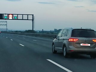 2018 Volkswagen Touran II, бежевый, 2250000 рублей, вид 1