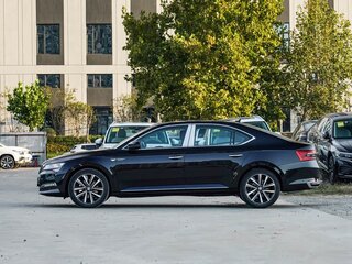 2025 Skoda Superb III Рестайлинг, чёрный, 3120004 рублей, вид 5