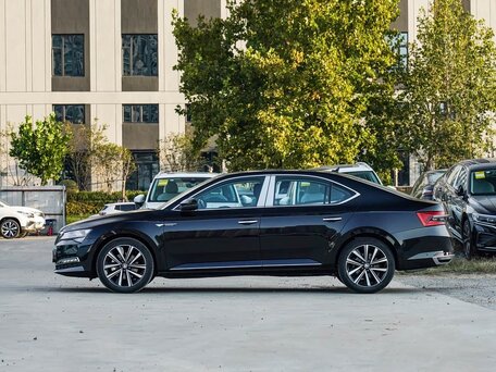2025 Skoda Superb III Рестайлинг, чёрный, 3120004 рублей, вид 5