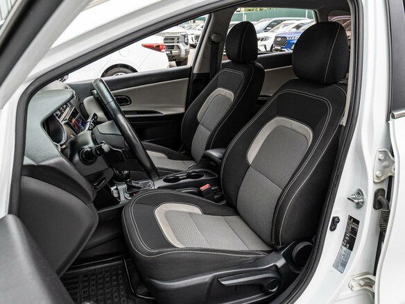 2017 Kia Ceed II Рестайлинг, белый - вид 9