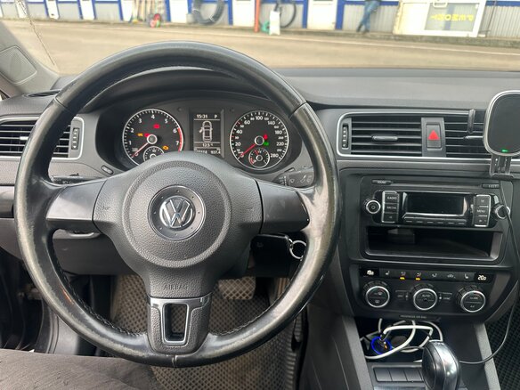 2012 Volkswagen Jetta VI, чёрный, 950000 рублей - вид 6