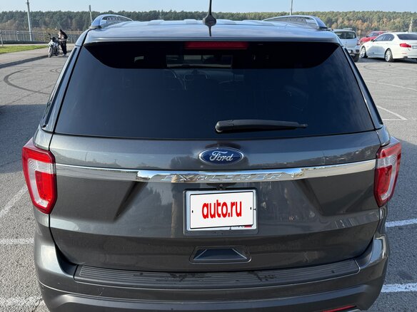2019 Ford Explorer V Рестайлинг 2, серый, 3650000 рублей - вид 9