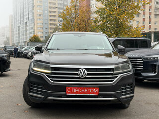2018 Volkswagen Touareg III, коричневый, 3449000 рублей, вид 2