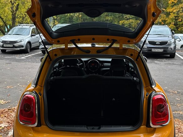 2018 Mini Hatch Cooper III (F55/F56), жёлтый, 1800000 рублей - вид 8