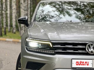 2019 Volkswagen Tiguan II, серебристый, 3200000 рублей, вид 4