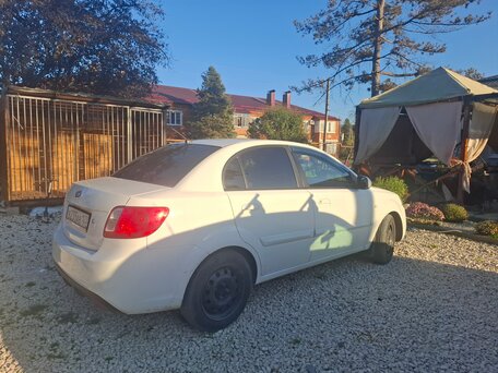 2011 Kia Rio II Рестайлинг, белый, 600000 рублей, вид 3