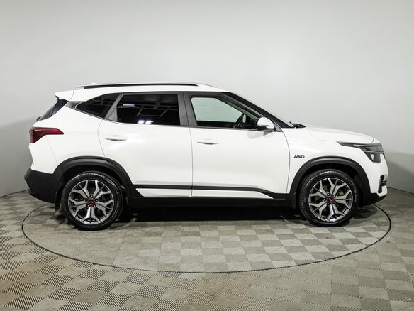 2021 Kia Seltos I, белый, 1979777 рублей - вид 3
