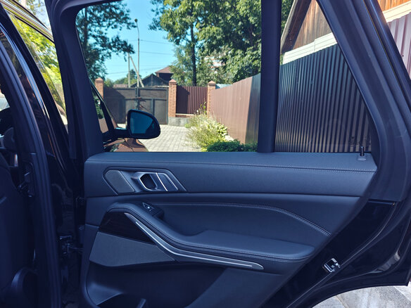 2020 BMW X5 45e IV (G05/G18), чёрный, 6700000 рублей - вид 23