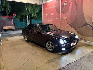 1999 Mercedes-Benz E-Класс 240 II (W210, S210) Рестайлинг, чёрный, 520000 рублей, вид 1