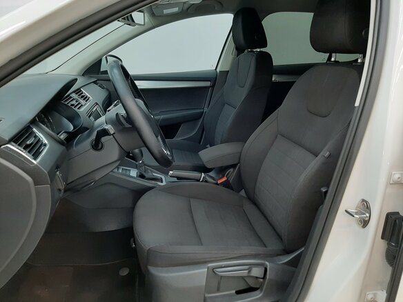 2015 Skoda Octavia III (A7), белый, 1260000 рублей - вид 9