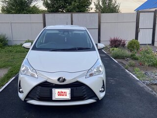 2017 Toyota Vitz III (XP130) Рестайлинг, белый, 1000000 рублей, вид 1