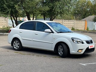 2011 Kia Rio II Рестайлинг, белый, 680000 рублей, вид 5