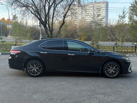 2023 Toyota Camry VIII (XV70) Рестайлинг, чёрный, 3700000 рублей, вид 2