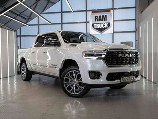 2026 Ram 1500 Crew Cab V Рестайлинг, белый, 11300679 рублей, вид 1
