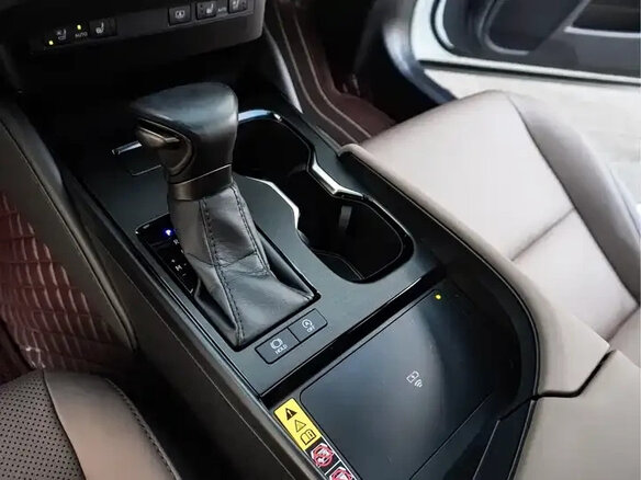 2024 Lexus ES 200 VII Рестайлинг, белый, 4633000 рублей - вид 19