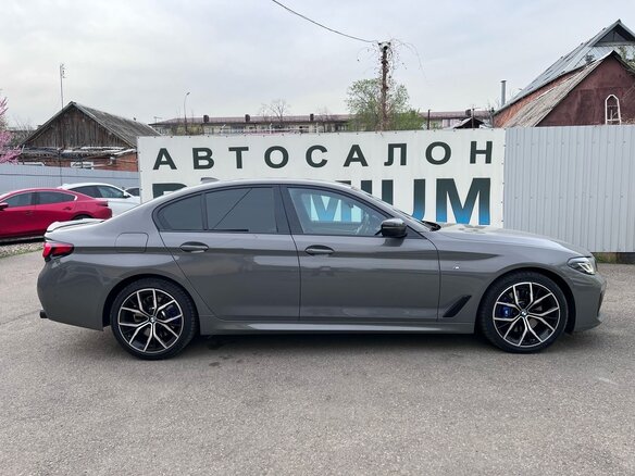 2021 BMW 5 серии 530d xDrive VII (G30/G31/G38) Рестайлинг, серый, 5950000 рублей - вид 2