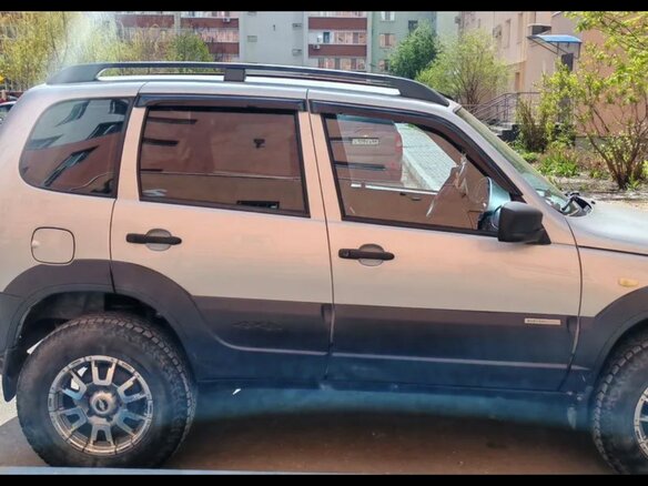 2015 Chevrolet Niva I Рестайлинг, серебристый, 570000 рублей