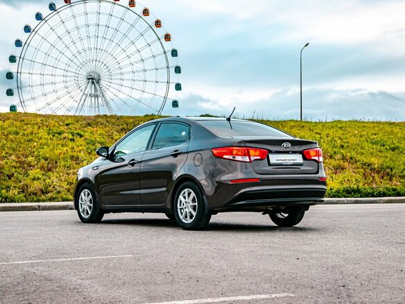 2016 Kia Rio III Рестайлинг, коричневый, 950000 рублей - вид 5
