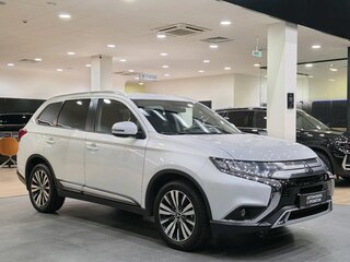 2019 Mitsubishi Outlander III Рестайлинг 3, белый, 2322000 рублей, вид 1