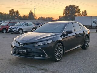 2021 Toyota Camry VIII (XV70) Рестайлинг, чёрный, 3340000 рублей, вид 1