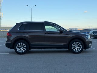 2017 Volkswagen Tiguan II, коричневый, 2297000 рублей, вид 4