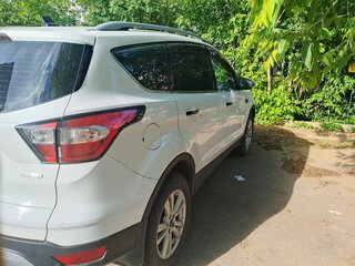 2017 Ford Kuga II Рестайлинг, белый, 800000 рублей, вид 4