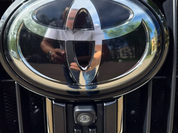 2022 Toyota Land Cruiser Prado 150 Series Рестайлинг 3, белый, 6350000 рублей - вид 19