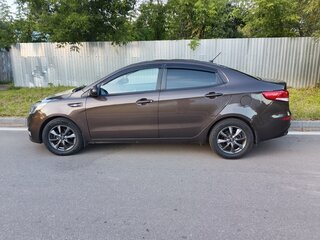 2015 Kia Rio III Рестайлинг, коричневый, 800000 рублей, вид 4