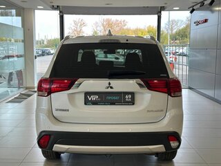 2018 Mitsubishi Outlander III Рестайлинг 2, белый, 1967000 рублей, вид 5