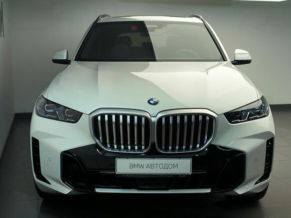 2025 BMW X5 40i IV (G05/G18) Рестайлинг, белый - вид 3