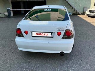 2004 Toyota Altezza, белый, 750000 рублей, вид 4