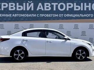 2021 Kia Rio IV Рестайлинг, белый, 1149000 рублей, вид 4