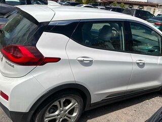 2017 Chevrolet Bolt I, белый, 1749000 рублей, вид 4