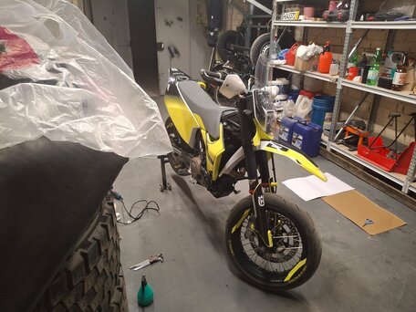 2021 Husqvarna 701 Supermoto, белый, 850000 рублей, вид 3