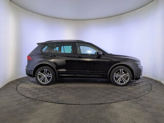 2019 Volkswagen Tiguan II, чёрный, 2450000 рублей, вид 4