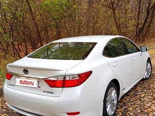 2013 Lexus ES 300h VI, белый, 2390000 рублей, вид 3