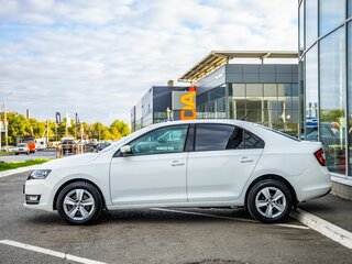 2017 Skoda Rapid I Рестайлинг, белый, 1298000 рублей, вид 4
