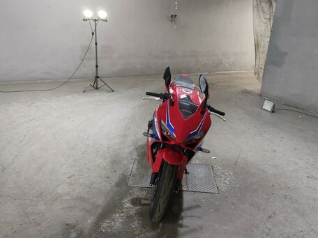 2025 Honda CBR 650R, красный, 1177000 рублей, вид 3