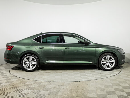 2018 Skoda Superb III, зелёный, 2079585 рублей, вид 4